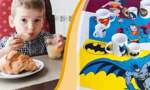 Tovagliette asilo fai da te con i supereroi per rendere la merenda un'avventura. Batman, Superman e Wonder Woman pronti a proteggere il tuo bimbo!