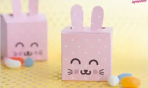 Dolci idee porta caramelle fai da te per bambini: scatoline rosa a pois a forma di coniglietto, perfette per Pasqua.