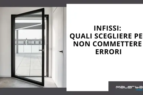 Infissi moderni con telaio nero aperto su un terrazzo. Guida alla scelta dei materiali per infissi per evitare errori.