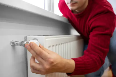 Regolazione termostato per ottimizzare i consumi caldaia a condensazione vs caldaia tradizionale.