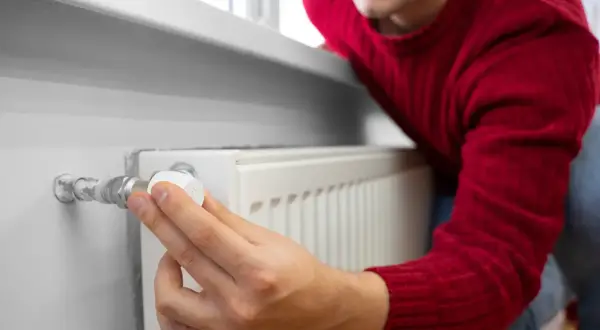 Regolazione termostato per ottimizzare i consumi caldaia a condensazione vs caldaia tradizionale.