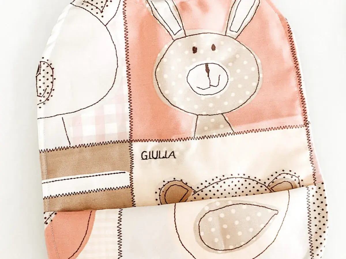 Bavaglini per adulti fai da te con simpatici animaletti e il nome "Giulia". Perfetti per un regalo personalizzato.