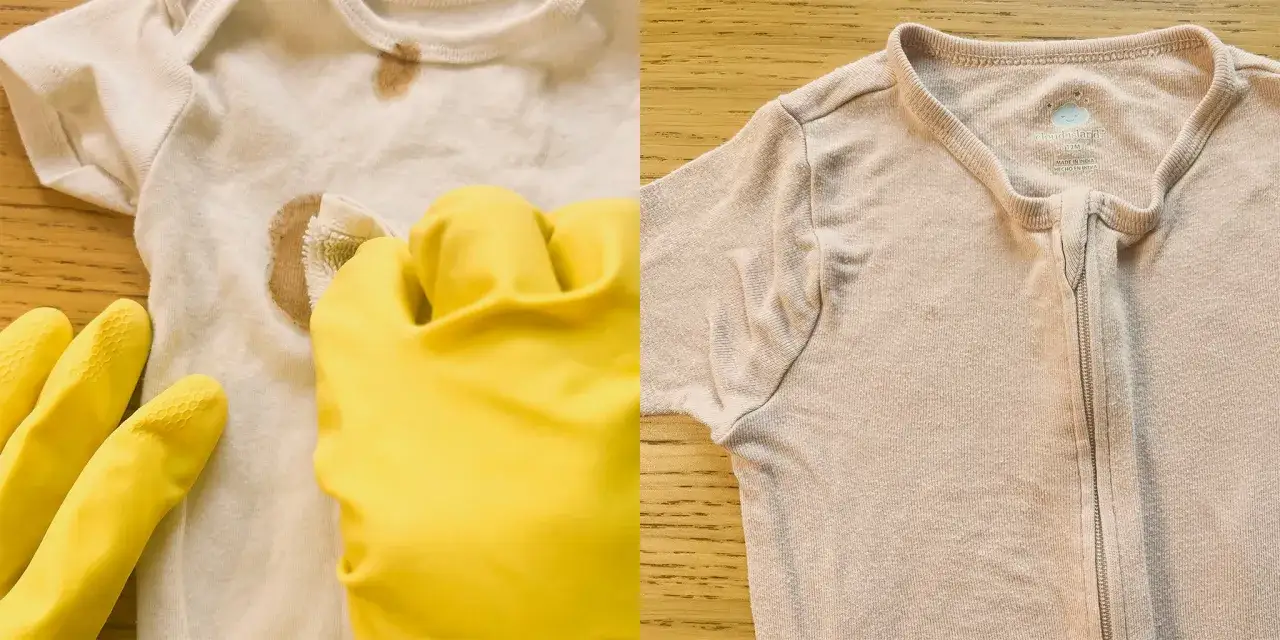 Guanto giallo pulisce macchie su body neonato, mostrando come smacchiare i vestiti dei neonati ingialliti.
