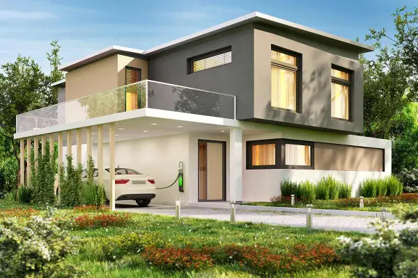 Moderna casa con colore esterno casa sabbia e grigio, auto elettrica in carica, giardino curato e cielo azzurro.