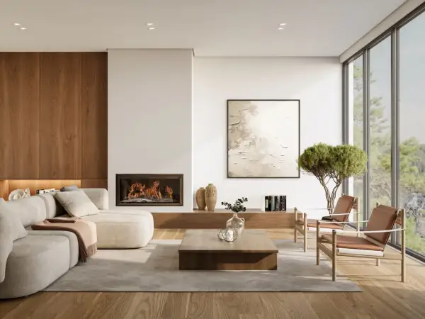 Accogliente soggiorno con camino, divano modulare e due poltroncine in legno. L'arredamento stile scandinavo è esaltato dai toni neutri e dai materiali naturali.